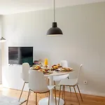 דירה Hostwise - Modern & Cozy Flat | Near The מטוסיניוס