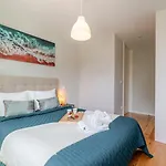 Hostwise - Modern & Cozy Flat | Near The * מטוסיניוס