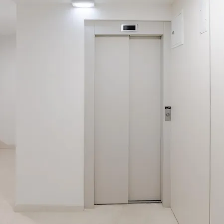 Apartment Hostwise - Modern & Cozy Flat | Near The