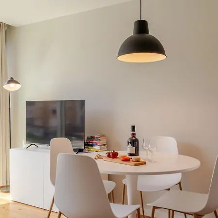 Hostwise - Modern & Cozy Flat | Near The Apartment