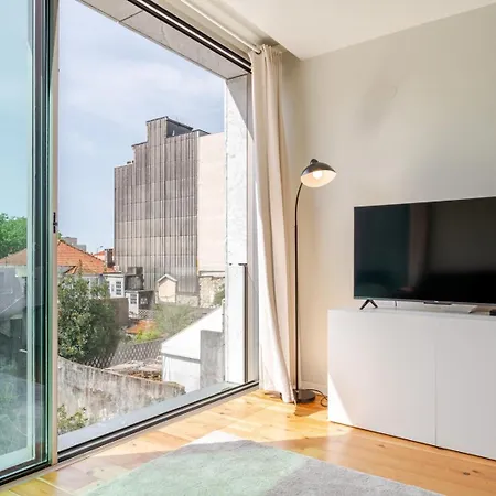 Hostwise - Modern & Cozy Flat | Near The Apartment Matosinhos (Porto)