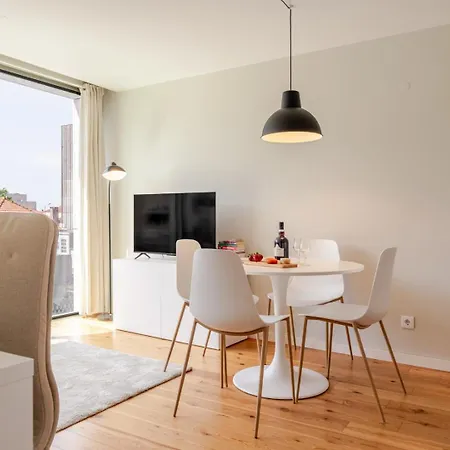 Apartment Hostwise - Modern & Cozy Flat | Near The *