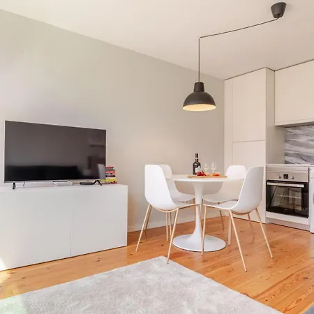 Hostwise - Modern & Cozy Flat | Near The * Matosinhos (Porto)